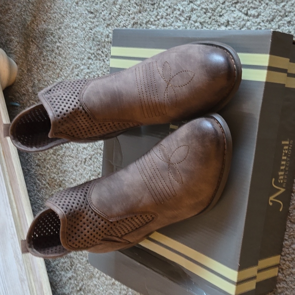 EUC Natural Reflection booties